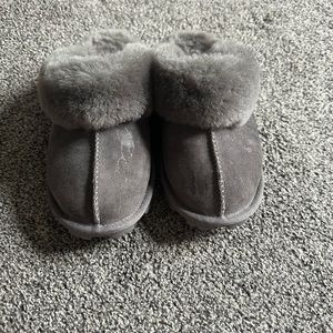 Unknown brand. super soft slippers